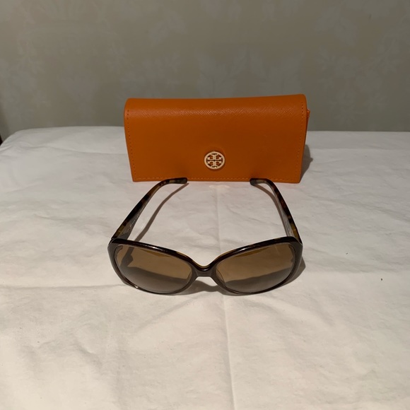 😎😎😎Tory Burch Polarized Sunglasses - Picture 6 of 8